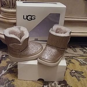 Infant Uggs size 2/3 gold glitter